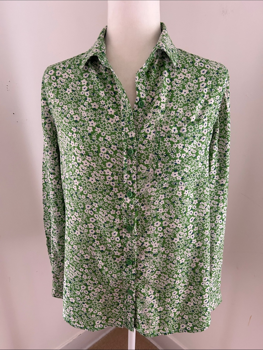 Beach lunch lounge Green/Blue Floral Button-Up Shirt sz S